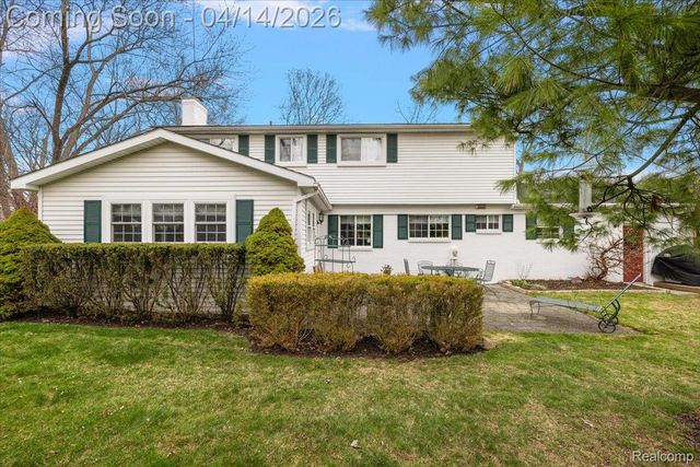 31251 Heath Court, Beverly Hills Village, MI 48025