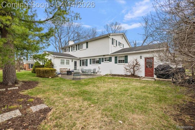 31251 Heath Court, Beverly Hills Village, MI 48025