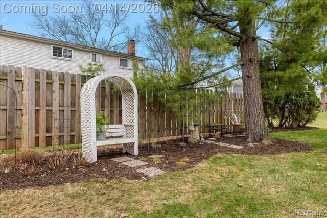 31251 Heath Court, Beverly Hills Village, MI 48025