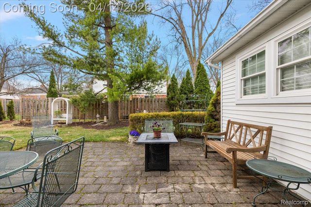 31251 Heath Court, Beverly Hills Village, MI 48025