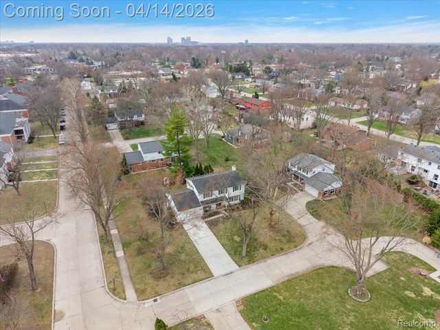 31251 Heath Court, Beverly Hills Village, MI 48025