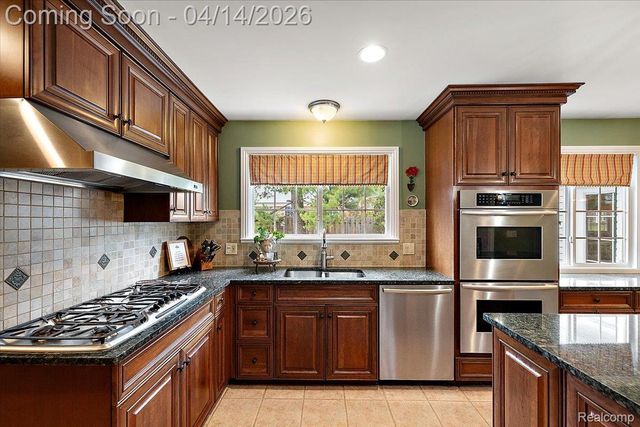 31251 Heath Court, Beverly Hills Village, MI 48025