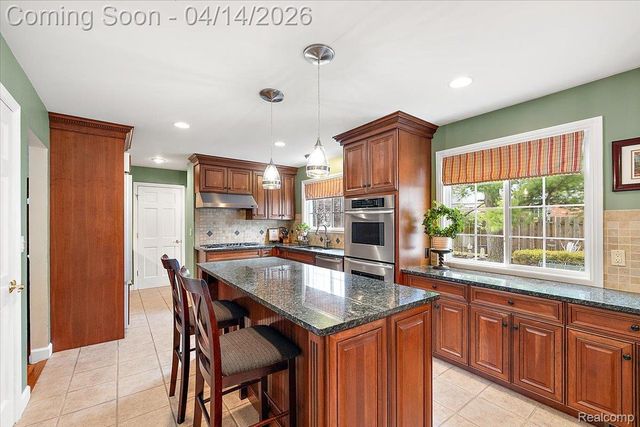 31251 Heath Court, Beverly Hills Village, MI 48025