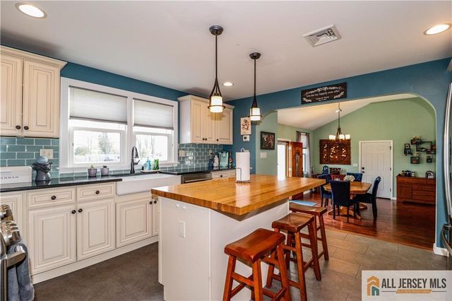 75 Grant Avenue, Fords, NJ 08863