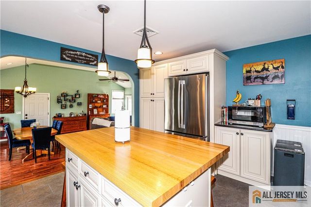 75 Grant Avenue, Fords, NJ 08863