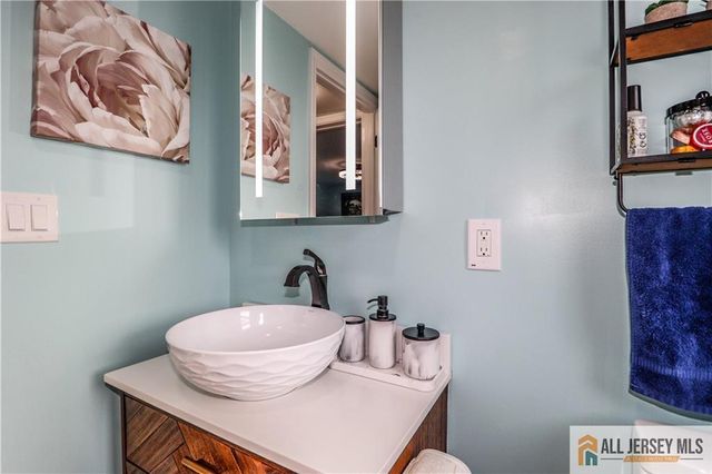 75 Grant Avenue, Fords, NJ 08863