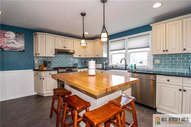 75 Grant Avenue, Fords, NJ 08863