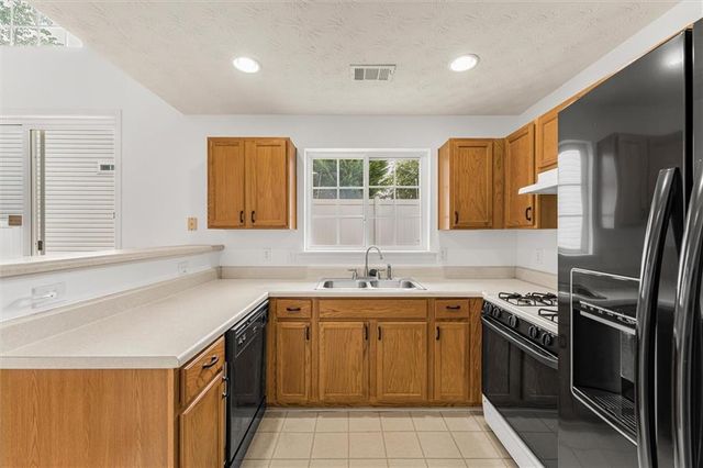 308 W Oaks Trail, Woodstock, GA 30188