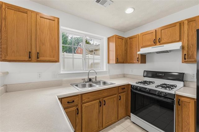 308 W Oaks Trail, Woodstock, GA 30188