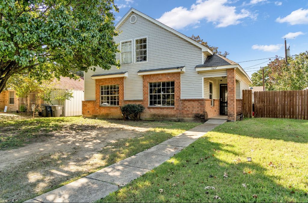 1027 Rain Forest Drive, Dallas, TX 75217