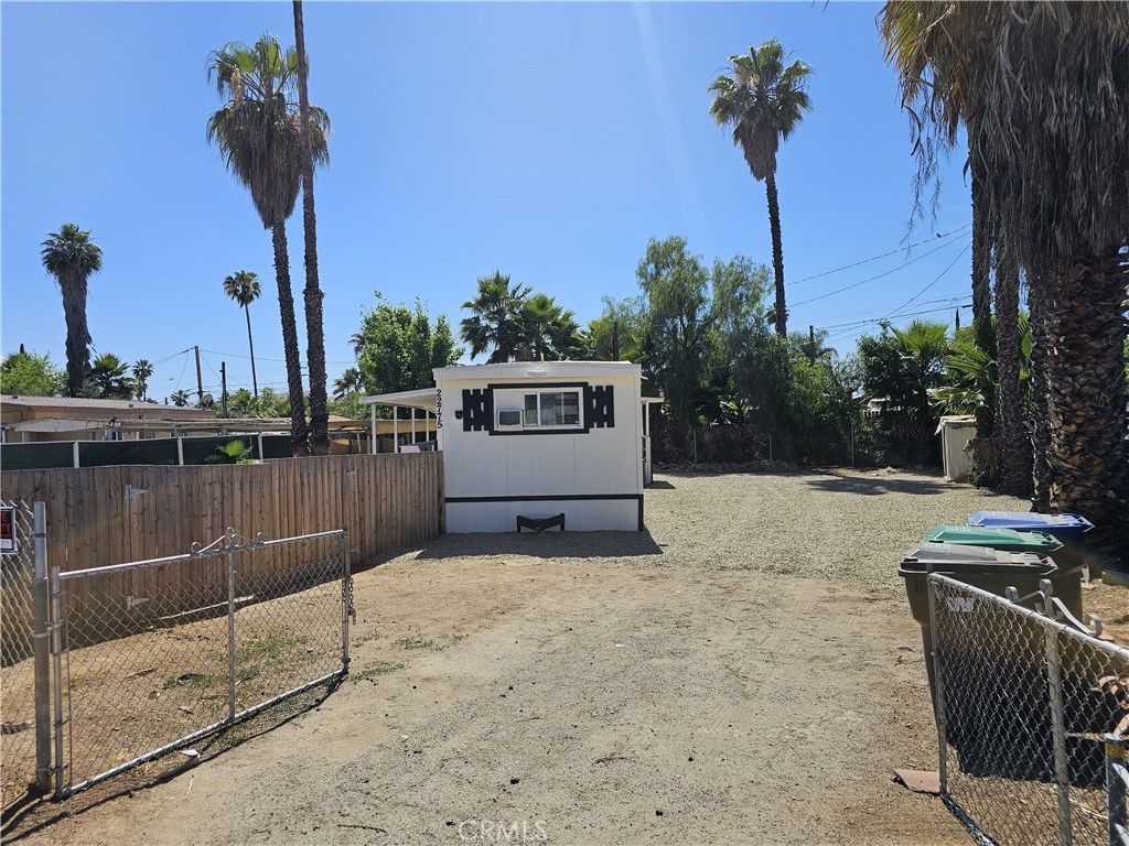 Image 7 of property listing at 22775 Raymond, Perris, CA 92570