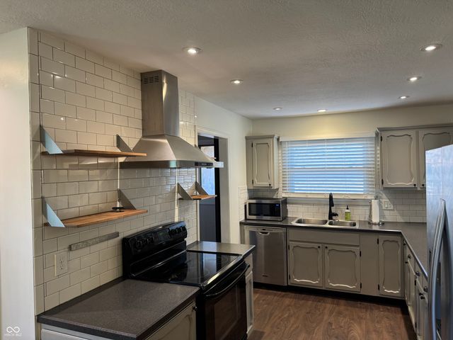 467 S Serenity Way, Greenwood, IN 46142