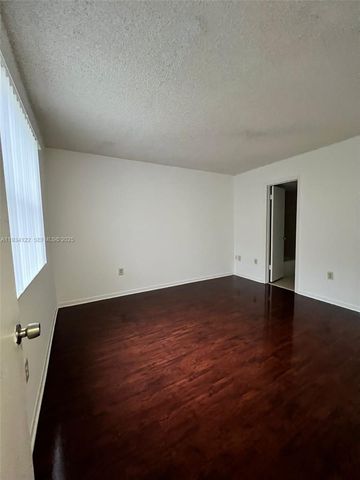 8660 NW 5th Ter 15-107, Miami, FL 33126