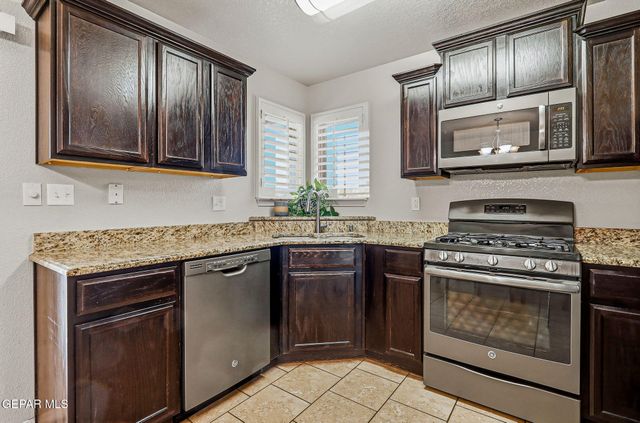 804 LOGI SHEPPHARD Avenue, Anthony, TX 79821