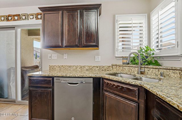 804 LOGI SHEPPHARD Avenue, Anthony, TX 79821