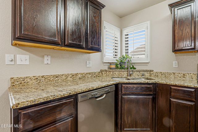 804 LOGI SHEPPHARD Avenue, Anthony, TX 79821