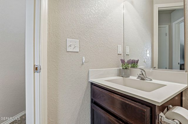 804 LOGI SHEPPHARD Avenue, Anthony, TX 79821