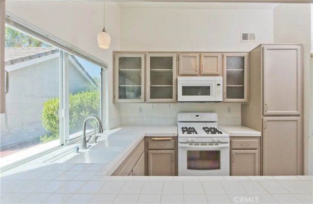 23917 Bennington, Valencia, CA 91354