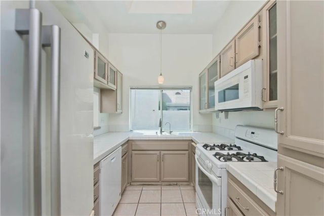 23917 Bennington, Valencia, CA 91354