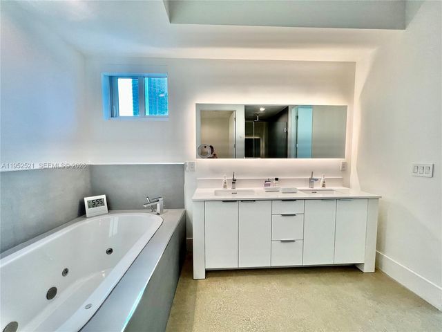 50 S Pointe Drive LOFT5, Miami Beach, FL 33139