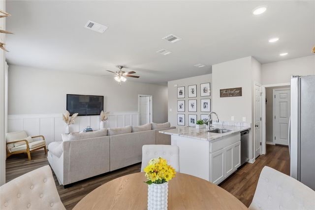 2420 Lightfoot Lane, Bryan, TX 77803