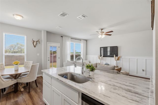 2420 Lightfoot Lane, Bryan, TX 77803