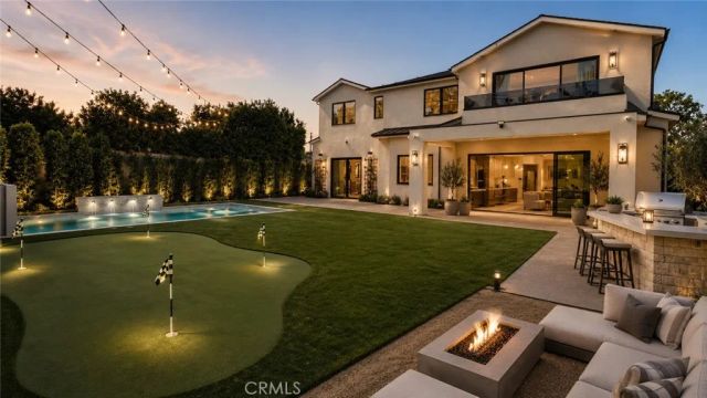 16354 Moorpark, Encino, CA 91436