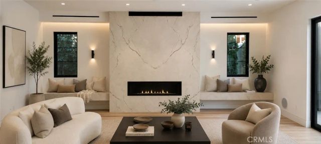 16354 Moorpark, Encino, CA 91436