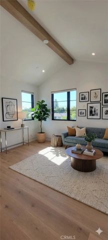 16354 Moorpark, Encino, CA 91436