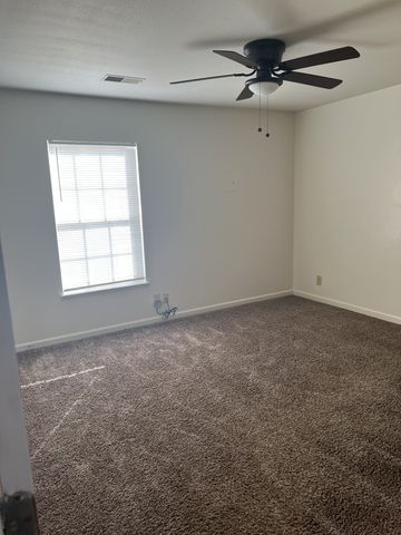 551 Syracuse Dr Apt B, Clarksville, TN 37042