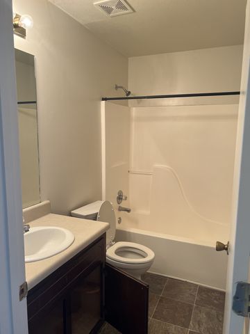 551 Syracuse Dr Apt B, Clarksville, TN 37042