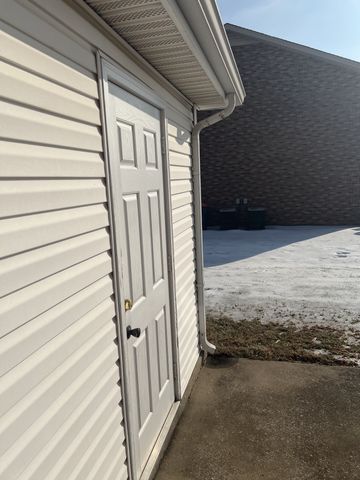 551 Syracuse Dr Apt B, Clarksville, TN 37042