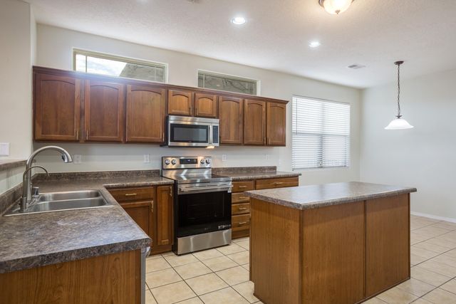 804 Loma Pinon Loop NE, Rio Rancho, NM 87144