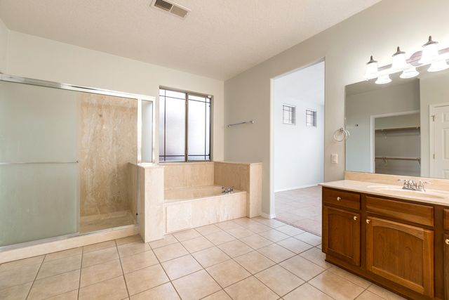 804 Loma Pinon Loop NE, Rio Rancho, NM 87144