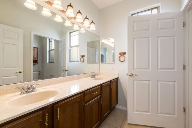 804 Loma Pinon Loop NE, Rio Rancho, NM 87144