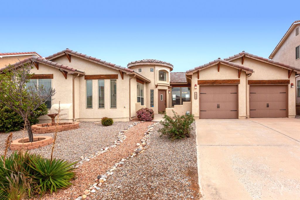 804 Loma Pinon Loop NE, Rio Rancho, NM 87144
