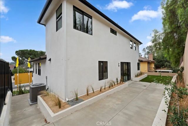 943 N Avenue 66, Los Angeles, CA 90042