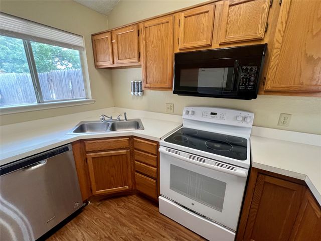 4308 Kelly Hill Drive, Arlington, TX 76017