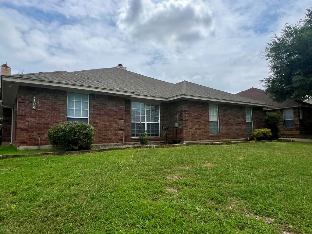 4308 Kelly Hill Drive, Arlington, TX 76017