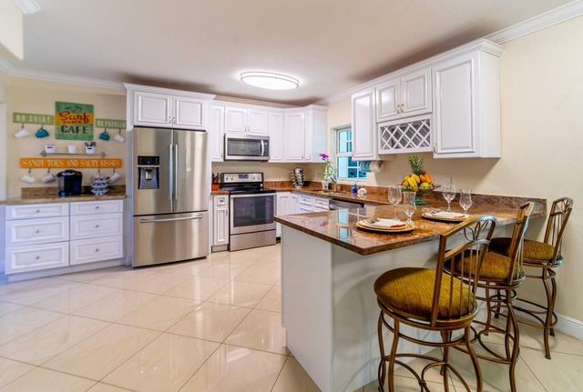 6850 Eastview Drive, Lake Worth, FL 33462