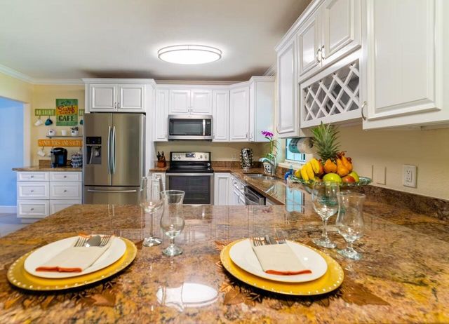 6850 Eastview Drive, Lake Worth, FL 33462