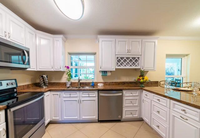 6850 Eastview Drive, Lake Worth, FL 33462