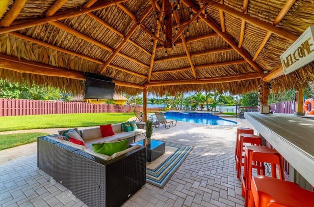 6850 Eastview Drive, Lake Worth, FL 33462
