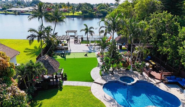 6850 Eastview Drive, Lake Worth, FL 33462