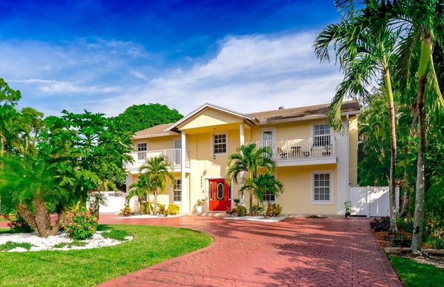6850 Eastview Drive, Lake Worth, FL 33462