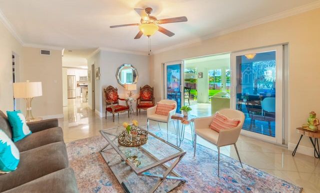 6850 Eastview Drive, Lake Worth, FL 33462