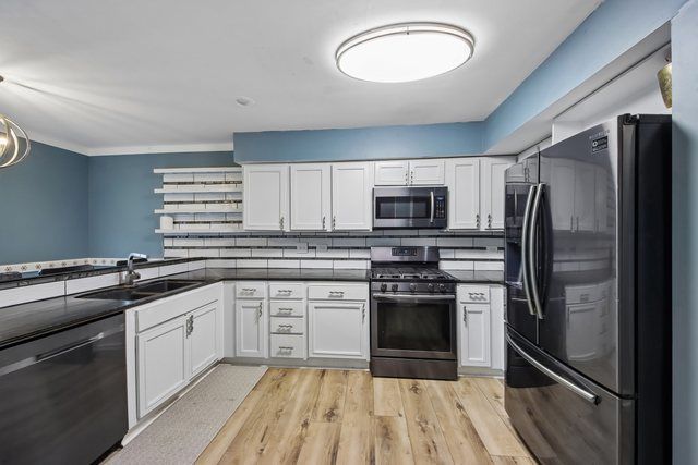 647 E Princeton Court, Round Lake Beach, IL 60073