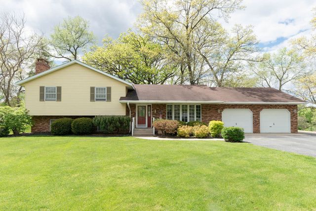10594 Grover Oaks Road, Roscoe, IL 61073