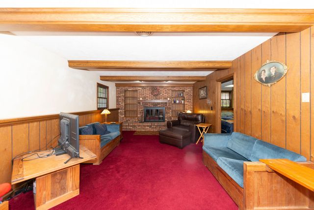 10594 Grover Oaks Road, Roscoe, IL 61073