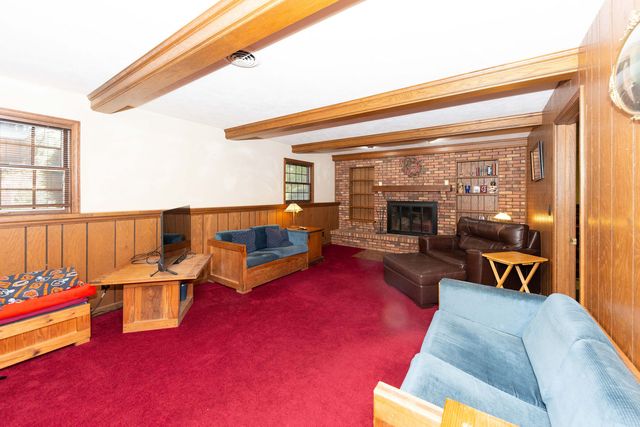 10594 Grover Oaks Road, Roscoe, IL 61073